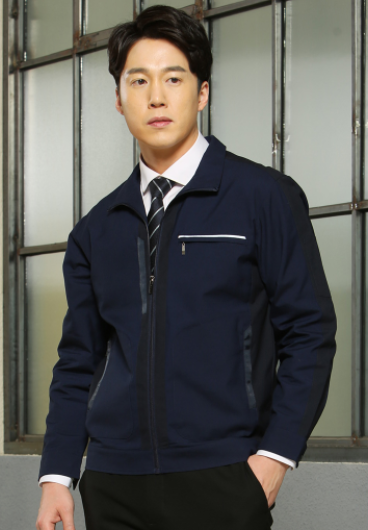 A-731, Polyester 65% Rayon 35%   C O L O R  곤색 (NAVY) / 검정 (BLACK)    S I Z E  M / L / XL / 2XL / 3XL / 4XL ‌ ‌ ‌ ‌- TR트로피컬 원단을 사용해 시원함  - 가슴 주머니와 어깨 뒤쪽에 반사 파이핑으로 디자인해 야간에 안전을 생각함  - 다양한 주머니로 넉넉한 수납공간