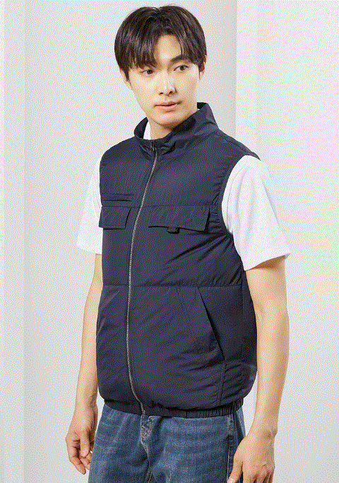 UBS 8917 강력한 바람으로 시원한 듀얼팬 조끼  소재 NYLON 100% 색상 NAVY 사이즈 M / L / XL / 2XL / 3XL / 4XL 기타 기본구성품 : 듀얼 팬, 충전 케이블 , 배터리 ,아이스팩 1
