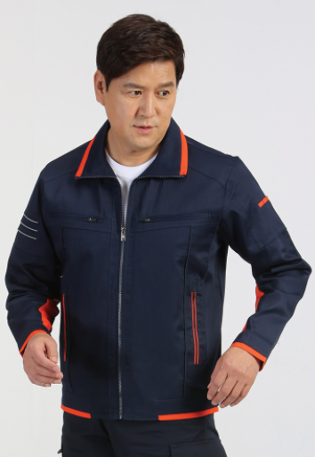 A-739, Polyester 65% Cotton 35%   C O L O R  곤색 (NAVY) / 주황 (ORANGE)   S I Z E  M / L / XL / 2XL / 3XL / 4XL ‌ ‌ ‌ ‌- 불에 저항력과 내구력이 우수한 TC원단을 사용  - 이중 구조의 주머니와 가슴 주머니로 넉넉한 수납 공간  - 어깨 반사 파이핑 디자인으로 어두운 야간에 안전을 생각함