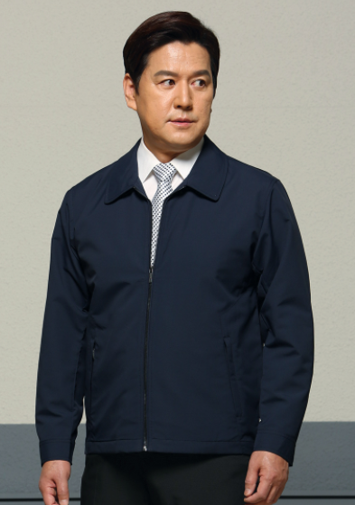 A-848, Polyester 100% (쿨도비,스트레치)   C O L O R  곤색 (NAVY)   S I Z E  M / L / XL / 2XL / 3XL / 4XL / 5XL ‌ ‌ ‌ ‌- 국산 고급 원단을 사용해 터치감이 부드러움  - 잠재권축사를 사용해 신축성이 좋고 착용감과 움직임이 편안함  - 금속 소재 메인 지퍼  ‌- 지퍼로 체결 가능한 주머니  - 안쪽 스마트 포켓으로 수납 확장