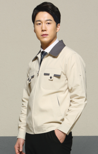 K-17, Polyester 65% Rayon 35%(쉐도우)   C O L O R  베이지 (BEIGE)   S I Z E  M / L / XL / 2XL / 3XL / 4XL / 5XL ‌ ‌ ‌ ‌- 통풍이 우수한 TR 쉐도우 원단을 사용해 시원함  ‌‌- 팔을 접어 고정시키는 끈이 있어 반팔로 변경이 가능함  - 스냅으로 마감한 가슴 주머니로 안전한 수납이 가능 ‌ ‌- 다양한 주머니로 넉넉한 수납공간