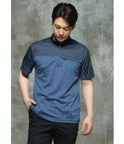 T-153,Polyester 100%   C O L O R  청회색 (BLUE GRAY)   S I Z E  M / L / XL / 2XL / 3XL / 4XL ‌ ‌ ‌ ‌- 사각 체크 원단을 사용해 질감이 독특함  - 시원하고 가벼운 원단 사용 ‌ ‌- 지퍼로 체결 가능한 가슴 주머니로 활용성을 높임 ‌ ‌- 질감을 이용한 투톤 디자인으로 세련됨