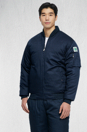 TB-37 / TB-31P 소재	POLYESTER 65%, COTTON 35% 사이즈	상의 : M , L , XL , 2XL , 3XL , 4XL 하의 : 28 , 30 , 32 , 34 , 36 , 38 , 40 색상	NAVY (네이비) 특징 YKK 지퍼 사용 충전재 패딩 (POLYESTER 100%)