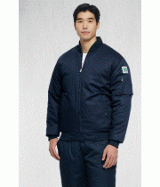 TB-37 / TB-31P 소재	POLYESTER 65%, COTTON 35% 사이즈	상의 : M , L , XL , 2XL , 3XL , 4XL 하의 : 28 , 30 , 32 , 34 , 36 , 38 , 40 색상	NAVY (네이비) 특징 YKK 지퍼 사용 충전재 패딩 (POLYESTER 100%)